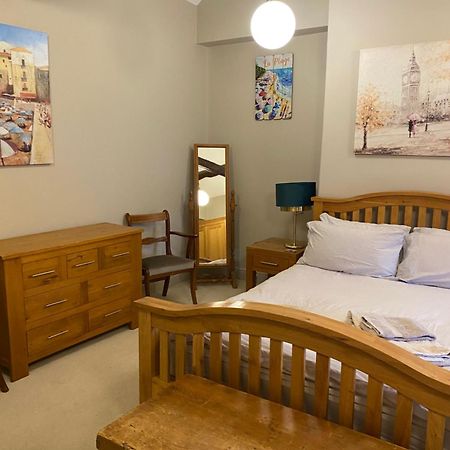 Kezbah 1, 22 The Square Centre Of Dalston Village คาร์ลไอเอิล ภายนอก รูปภาพ