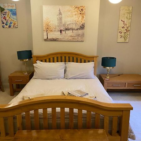 Kezbah 1, 22 The Square Centre Of Dalston Village คาร์ลไอเอิล ภายนอก รูปภาพ