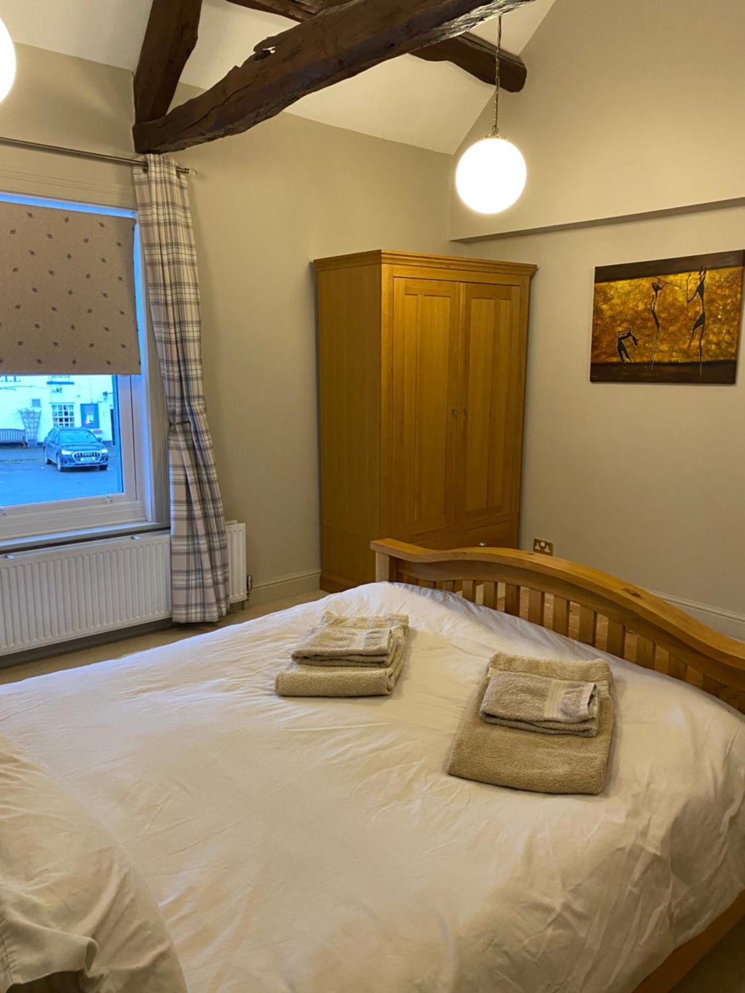 Kezbah 1, 22 The Square Centre Of Dalston Village คาร์ลไอเอิล ภายนอก รูปภาพ